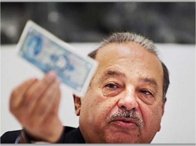 N°2 : CARLOS SLIM HELU & SA FAMILLE - 73 ANS - MEXIQUE - Selon le dernier classement Bloomberg, le patrimoine de cet homme d'affaires mexicain est estimé à 73,8 milliards de dollars, soit 1,4 milliard de moins qu'il y a un an. En 2012, il était l'homme le plus riche du monde. Il détient America Movil, le plus important opérateur de télécommunication du continent américain.