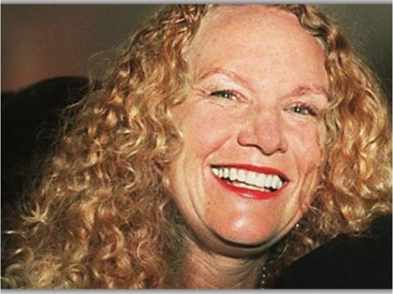 N°9 : CHRISTY WALTON - 59 ANS - ETATS-UNIS - 39 milliards de dollars. La veuve du milliardaire John T. Walton, second enfant du fondateur de l'empire de la grande distribution Walmart, dispose d'une fortune de 39 milliards de dollars en 2013, en progression de 18,2% par rapport à 2012. Elle a ainsi gagné 6 milliards de dollars l'année dernière. 