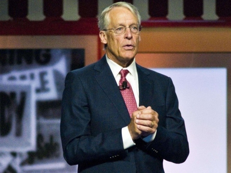 N°12 - ROB WALTON - ETATS-UNIS - 69 ans - 36,2 milliards de dollars. L'ainé des enfants de Sam Walton, le fondateur de WalMart, dispose d'une fortune de 36,2 milliards de dollars en 2013 (+17% par rapport à 2012). Depuis la mort de son père, en 1992, il est à la tête du groupe. 